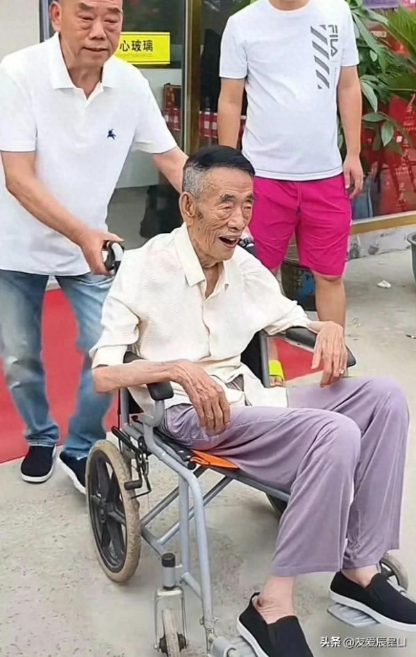 纵横配资 杨少华临终画面曝光，午休时去世，无痛苦，在餐厅待到中午